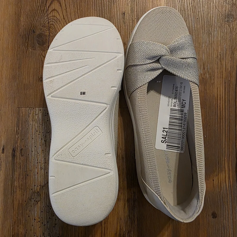 Easy Spirit Slip-On Flats Size 8M Beige Knit Bow Comfort Shoes New - Picture 3 of 5